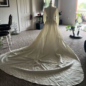 1948 Ivory White Vintage Antique Embroidered Lace Wedding Dress With Train